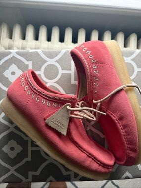 Clarks Pink Suede Wallabee size 13